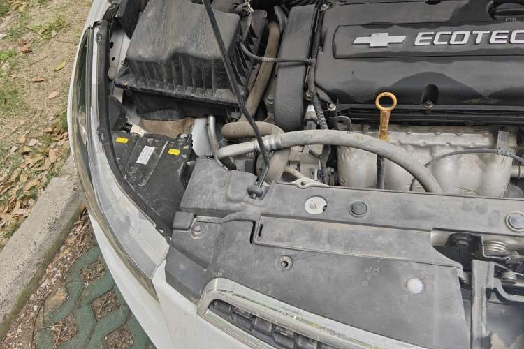 Used Chevrolet Cruze 2012 1.6L SE MT Engine Bay Right