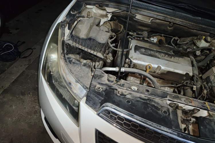 Used Chevrolet Cruze 2012 1.6L SE MT Engine Bay Right