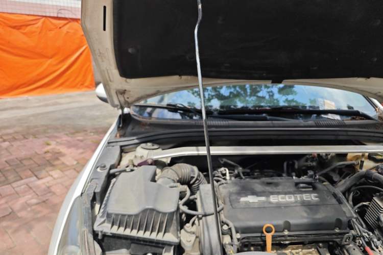Used Chevrolet Cruze 2012 1.8L SE AT Engine Bay Right