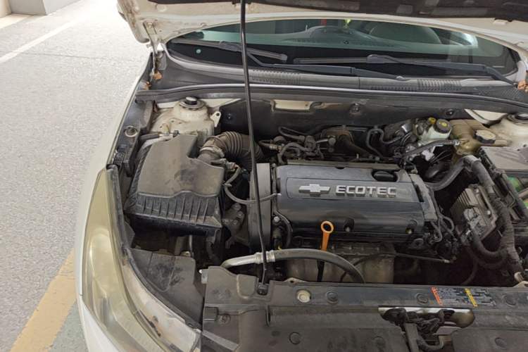 Used Chevrolet Cruze 2012 1.6L SL MT Engine Bay Right