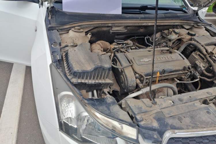 Used Chevrolet Cruze 2012 1.6L SE MT Engine Bay Right