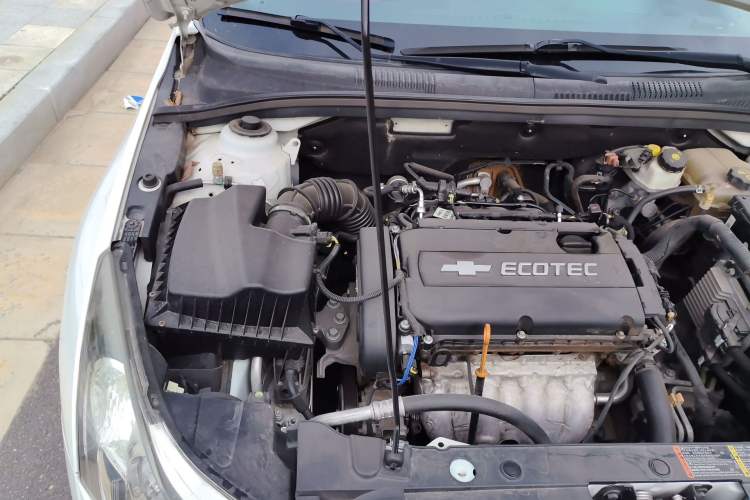 Used Chevrolet Cruze 2012 1.8L SE AT Engine Bay Right