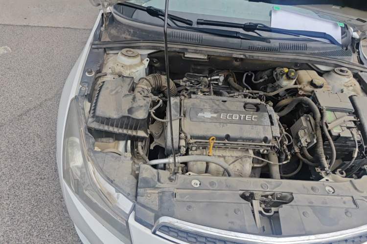 Used Chevrolet Cruze 2012 1.6L SL MT Engine Bay Right
