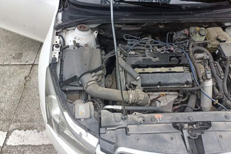 Used Chevrolet Cruze 2012 1.6T SE MT Engine Bay Right