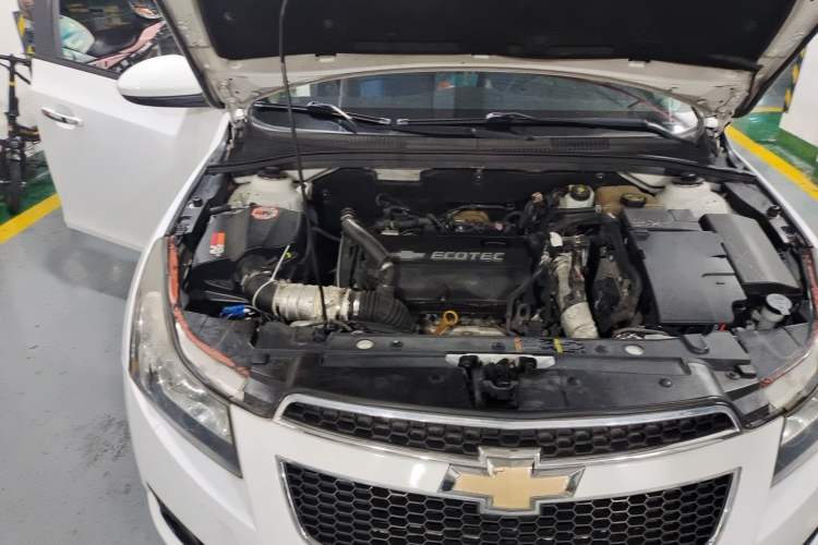 Used Chevrolet Cruze 2012 1.6T SE MT Engine Bay Right