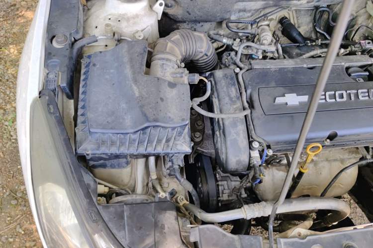 Used Chevrolet Cruze 2012 1.6L SL MT Engine Bay Right