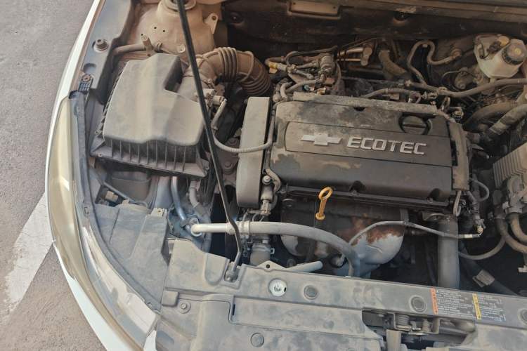 Used Chevrolet Cruze 2012 1.6L SL MT Engine Bay Right