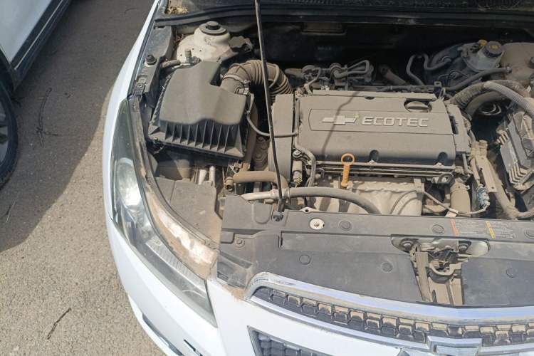Used Chevrolet Cruze 2012 1.6L SL MT Engine Bay Right