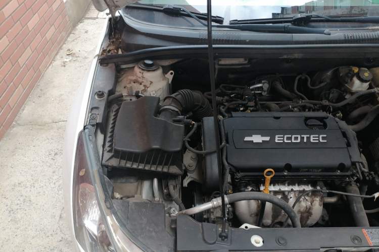 Used Chevrolet Cruze 2012 1.6L SL MT Engine Bay Right