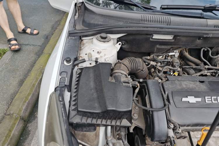 Used Chevrolet Cruze 2012 1.6L SE MT Engine Bay Right