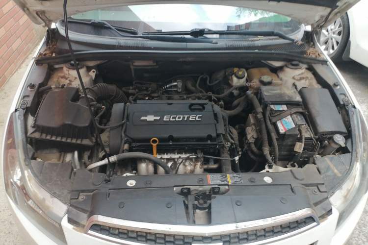 Used Chevrolet Cruze 2012 1.6L SL MT Engine Bay