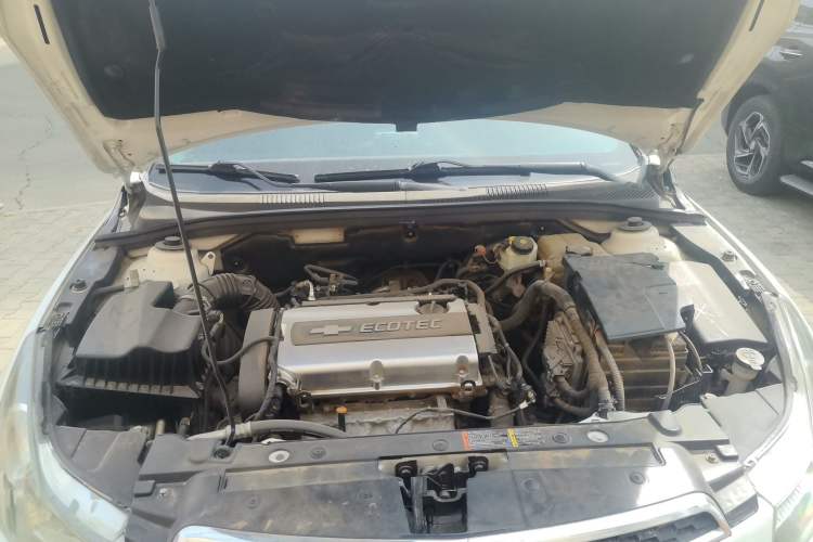 Used Chevrolet Cruze 2012 1.8L SE AT Engine Bay