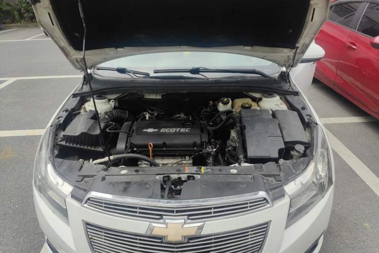 Used Chevrolet Cruze 2012 1.8L SE AT Engine Bay