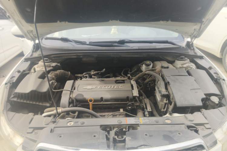 Used Chevrolet Cruze 2012 1.6L SE MT Engine Bay