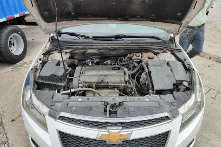 Used Chevrolet Cruze 2012 1.8L SE AT Engine Bay