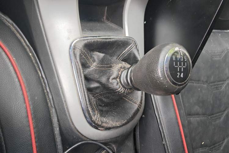 Used Chevrolet Cruze 2012 1.6L SE MT Gear Lever