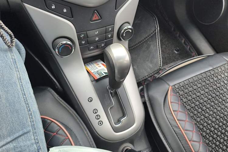 Used Chevrolet Cruze 2012 1.8L SE AT Gear Lever