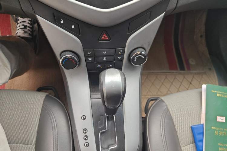 Used Chevrolet Cruze 2012 1.8L SE AT Gear Lever