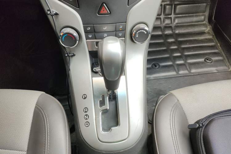 Used Chevrolet Cruze 2012 1.8L SE AT Gear Lever