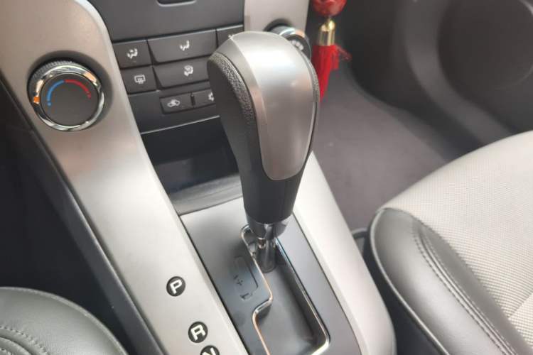 Used Chevrolet Cruze 2012 1.8L SE AT Gear Lever