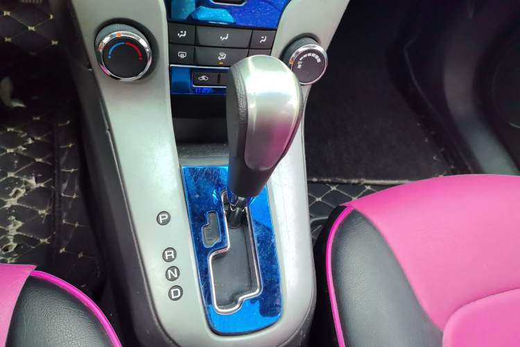 Used Chevrolet Cruze 2012 1.8L SE AT Gear Lever