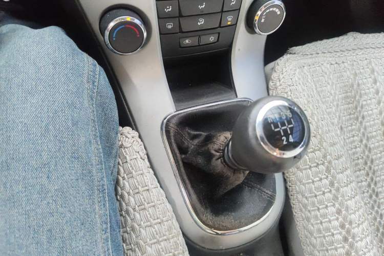 Used Chevrolet Cruze 2012 1.6L SL Grand Edition Manual Transmission Gear Lever