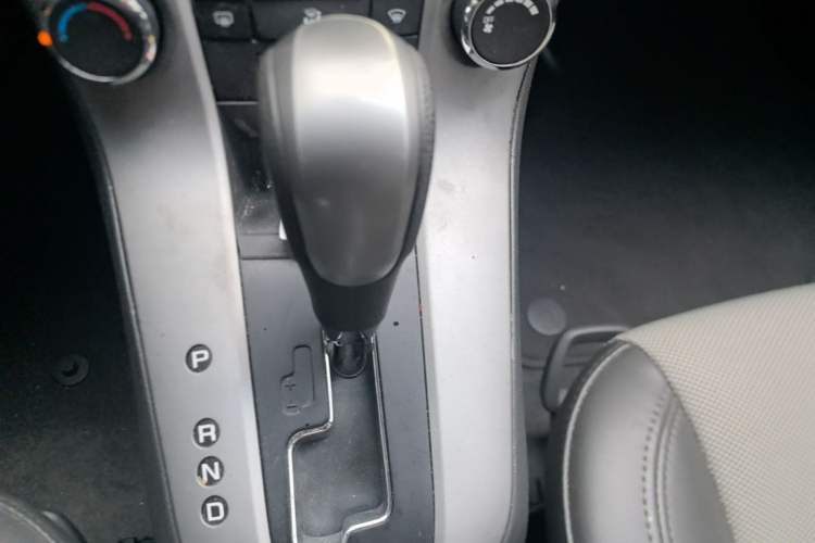 Used Chevrolet Cruze 2012 1.8L SE AT Gear Lever