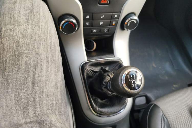 Used Chevrolet Cruze 2012 1.6L SE MT Gear Lever