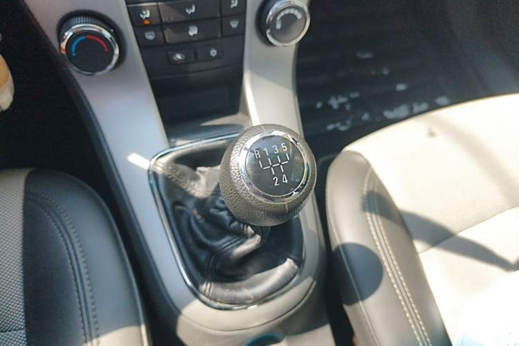 Used Chevrolet Cruze 2012 1.6L SE MT Gear Lever