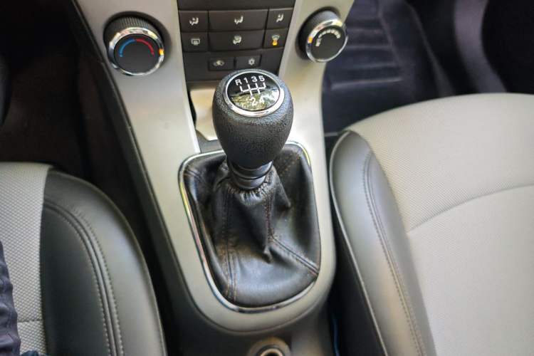 Used Chevrolet Cruze 2012 1.6L SL Grand Edition Manual Transmission Gear Lever