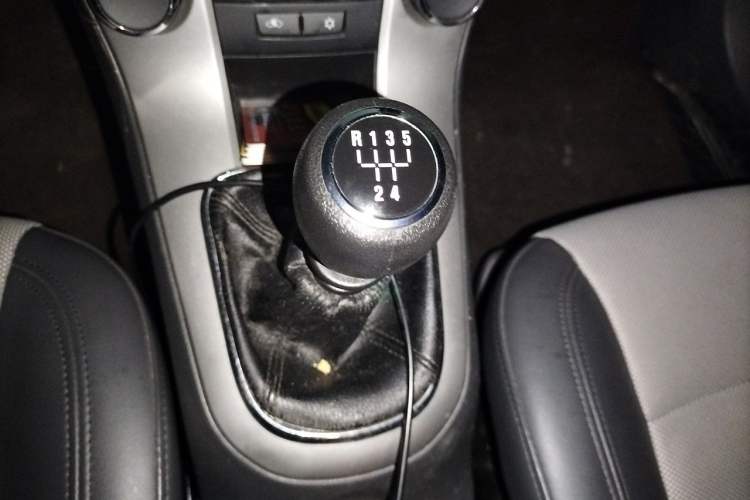 Used Chevrolet Cruze 2012 1.6L SE MT Gear Lever