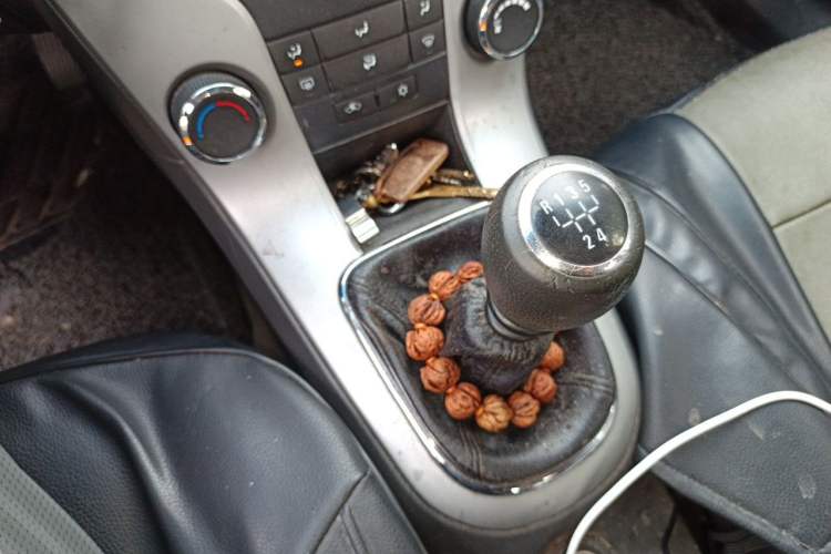 Used Chevrolet Cruze 2012 1.6L SE MT Gear Lever
