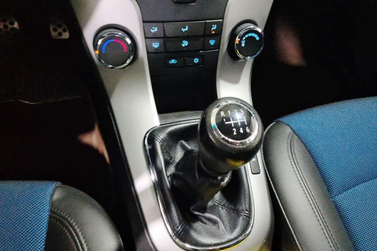 Used Chevrolet Cruze 2012 1.6T SE MT Gear Lever