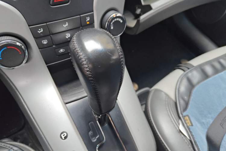 Used Chevrolet Cruze 2012 1.6L SE Automatic Gear Lever