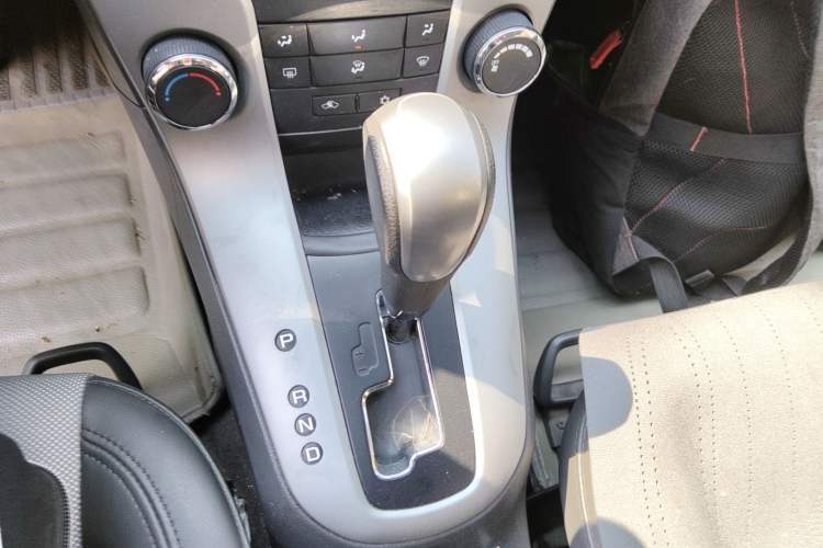 Used Chevrolet Cruze 2012 1.8L SE AT Gear Lever