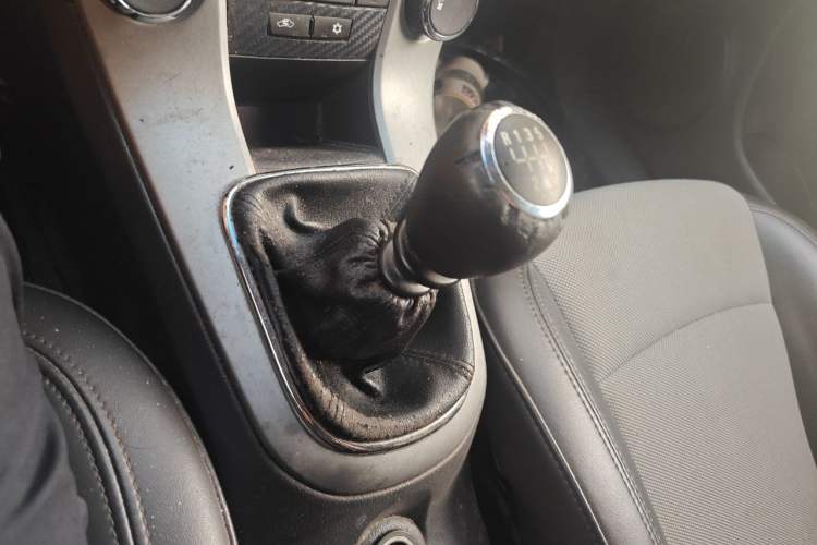 Used Chevrolet Cruze 2012 1.6L SL MT Gear Lever