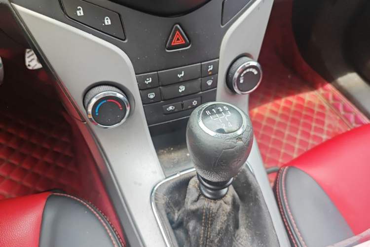Used Chevrolet Cruze 2012 1.6L SL MT Gear Lever