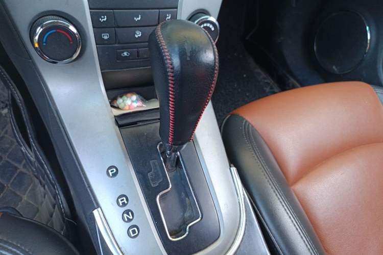 Used Chevrolet Cruze 2012 1.8L SE AT Gear Lever