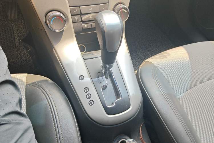 Used Chevrolet Cruze 2012 1.8L SE AT Gear Lever
