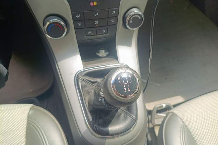 Used Chevrolet Cruze 2012 1.6L SL MT Gear Lever