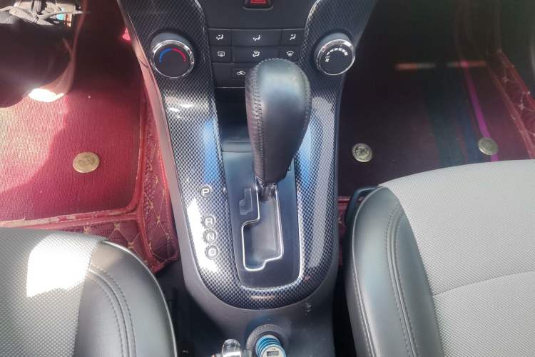 Used Chevrolet Cruze 2012 1.8L SE AT Gear Lever