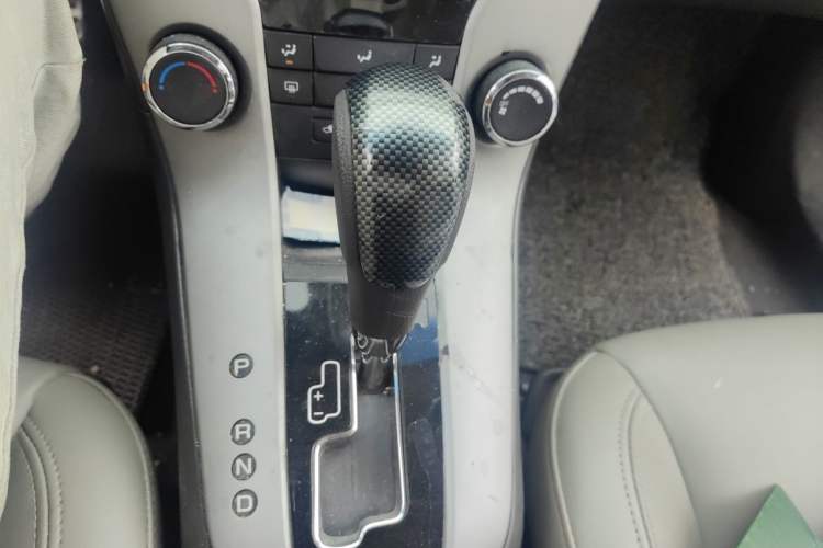 Used Chevrolet Cruze 2012 1.8L SE AT Gear Lever