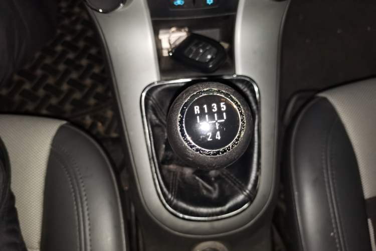Used Chevrolet Cruze 2012 1.6L SE MT Gear Lever