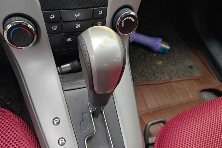 Used Chevrolet Cruze 2012 1.8L SE AT Gear Lever