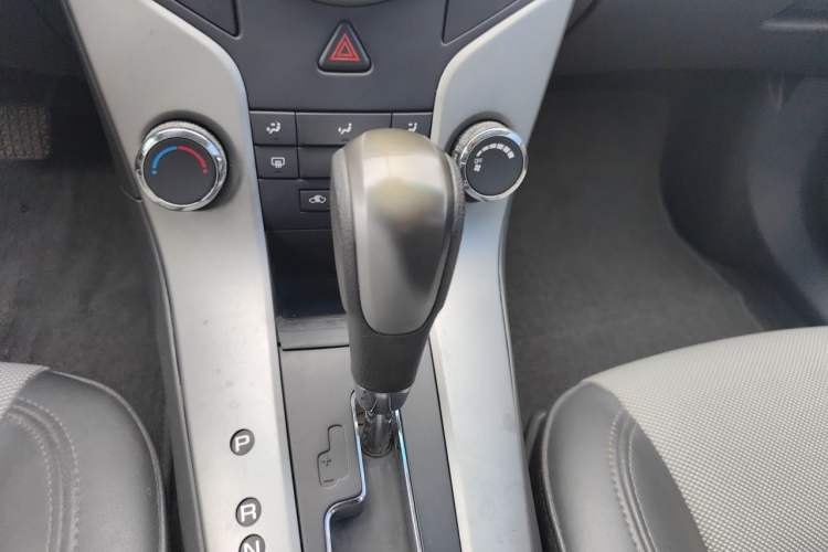 Used Chevrolet Cruze 2012 1.8L SE AT Gear Lever