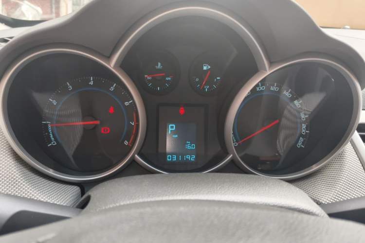 Used Chevrolet Cruze 2012 1.8L SE AT Instrument Cluster