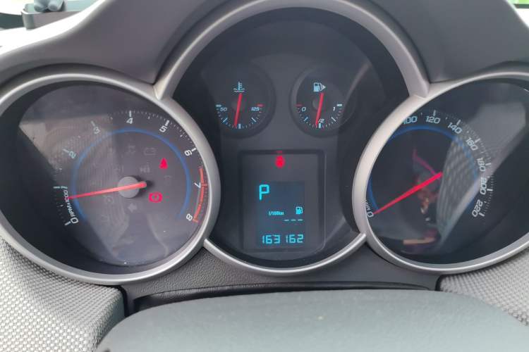 Used Chevrolet Cruze 2012 1.8L SE AT Instrument Cluster
