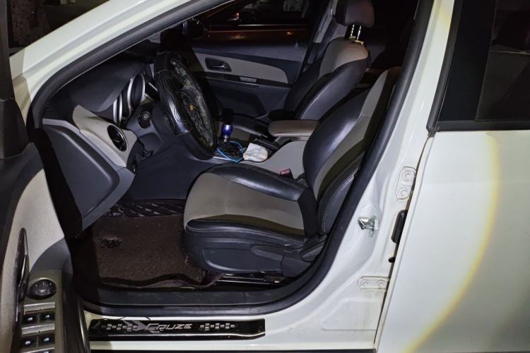 Used Chevrolet Cruze 2012 1.6L SE MT Left Front Seat