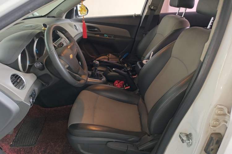 Used Chevrolet Cruze 2012 1.6L SL MT Left Front Seat
