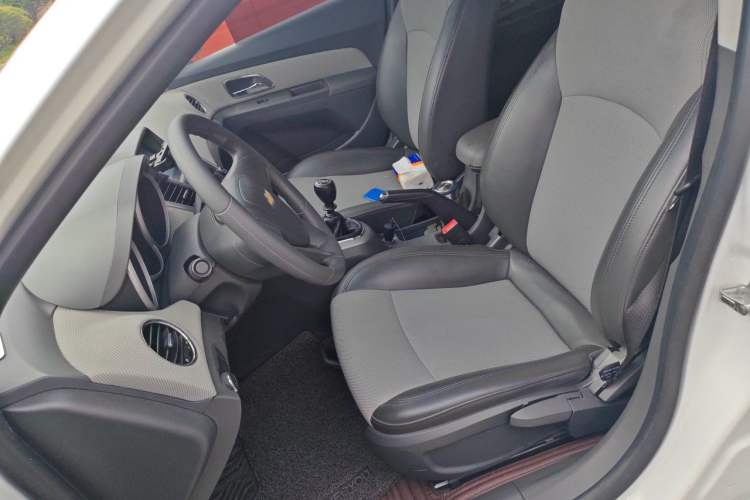 Used Chevrolet Cruze 2012 1.6L SE MT Left Front Seat